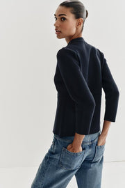 Veste en maille peplum à bouton doré