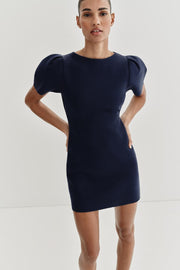 Robe courte en maille à manches bouffantes