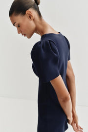 Robe courte en maille à manches bouffantes