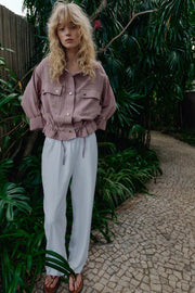 Veste courte à manches retroussées