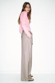 Pantalon à chevrons avec ceinture tressée