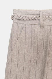 Pantalon à chevrons avec ceinture tressée