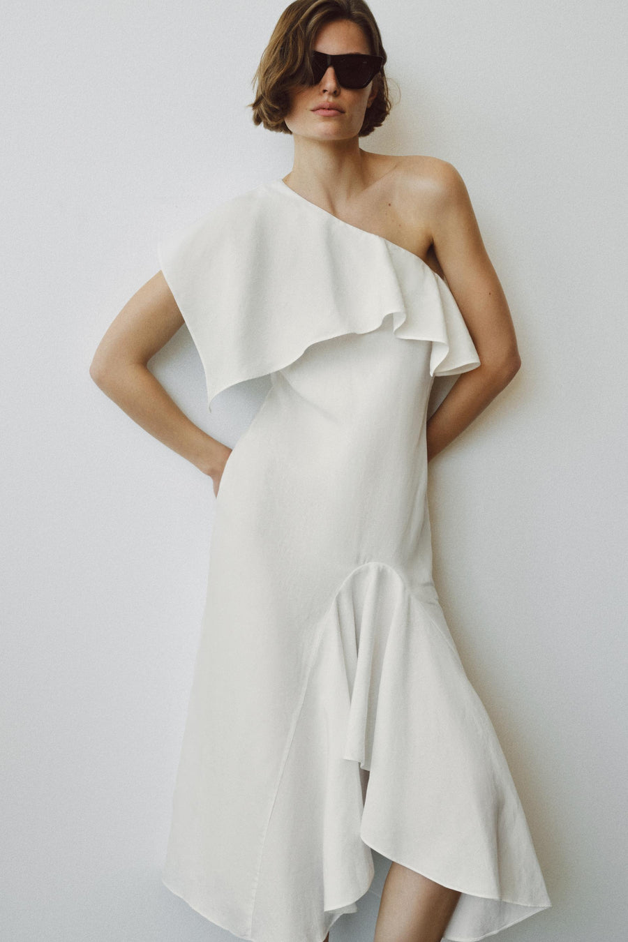 Robe asymétrique à volants en mélange de lin ZW Collection