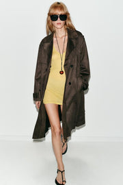 Trench long effet suédine avec ceinture
