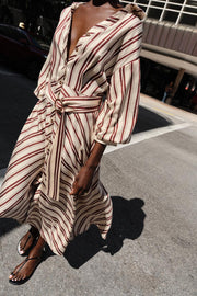Robe midi à rayures avec ceinture