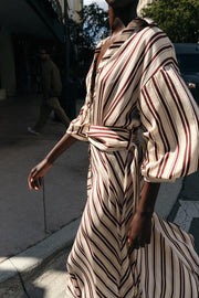 Robe midi à rayures avec ceinture
