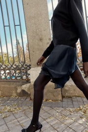Jupe mini satinée contrastée en dentelle
