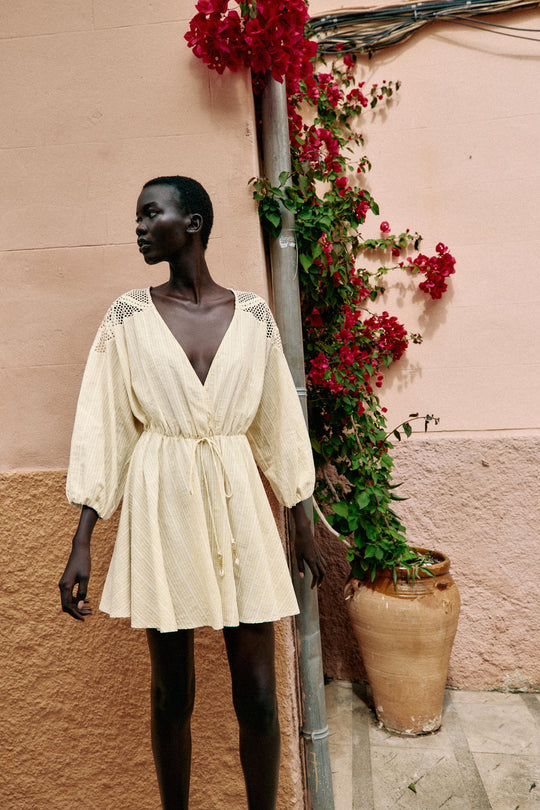 Robe mini contrastée au crochet