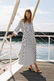 Robe midi à rayures avec ceinture