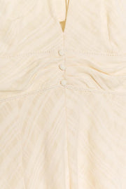 Robe courte texturée dos-nu