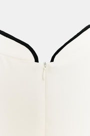 Robe courte à brandebourgs