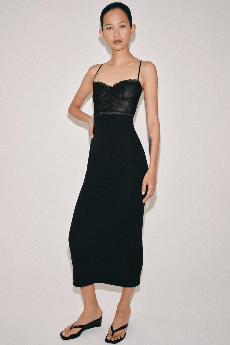 Robe contrastée en dentelle