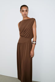Robe à large ceinture latérale