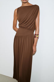 Robe à large ceinture latérale