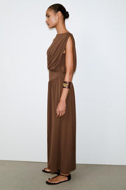 Robe à large ceinture latérale