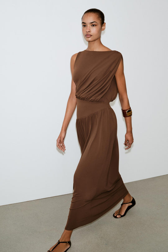 Robe à large ceinture latérale