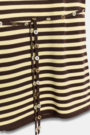 Robe dos-nu à rayures avec ceinture