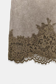 Short effet délavé en dentelle