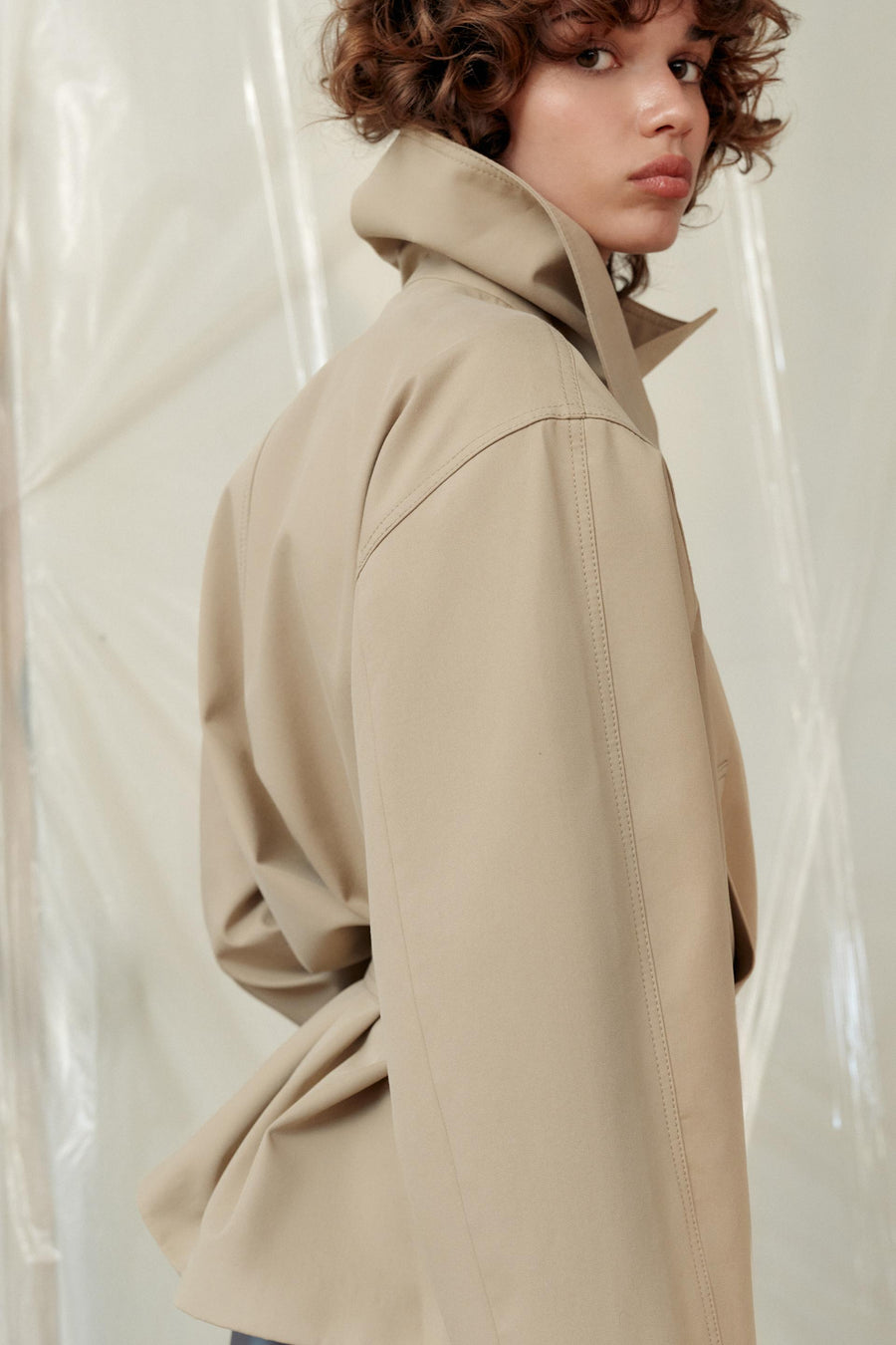 Trench court avec ceinture