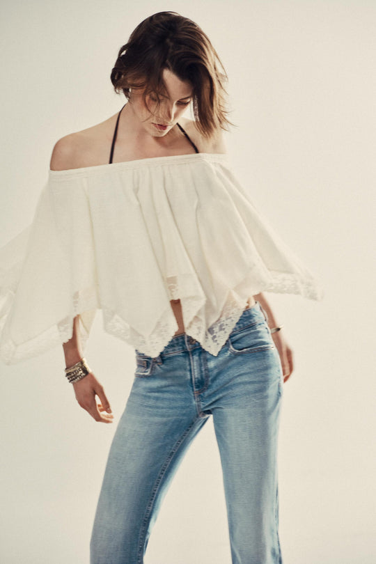 Top effet cape en dentelle
