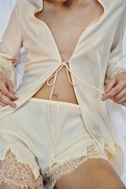 Short lingerie satiné en dentelle
