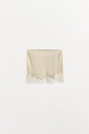 Short lingerie satiné en dentelle