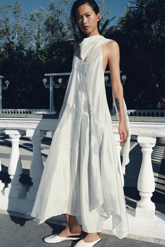 Robe dos-nu à rayures en dentelle
