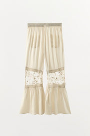 Pantalon contrasté à dentelle et broderies florales