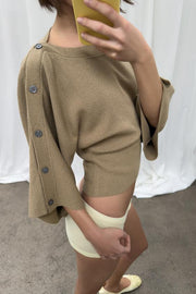 Pull en maille à manches cape et boutons