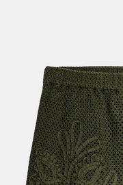 Short contrasté au crochet