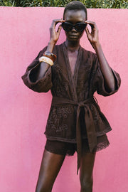 Veste kimono brodée avec ceinture