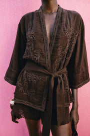 Veste kimono brodée avec ceinture
