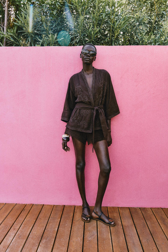 Veste kimono brodée avec ceinture
