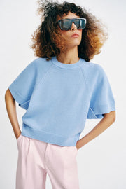 Pull en maille à bas arrondi et manches courtes