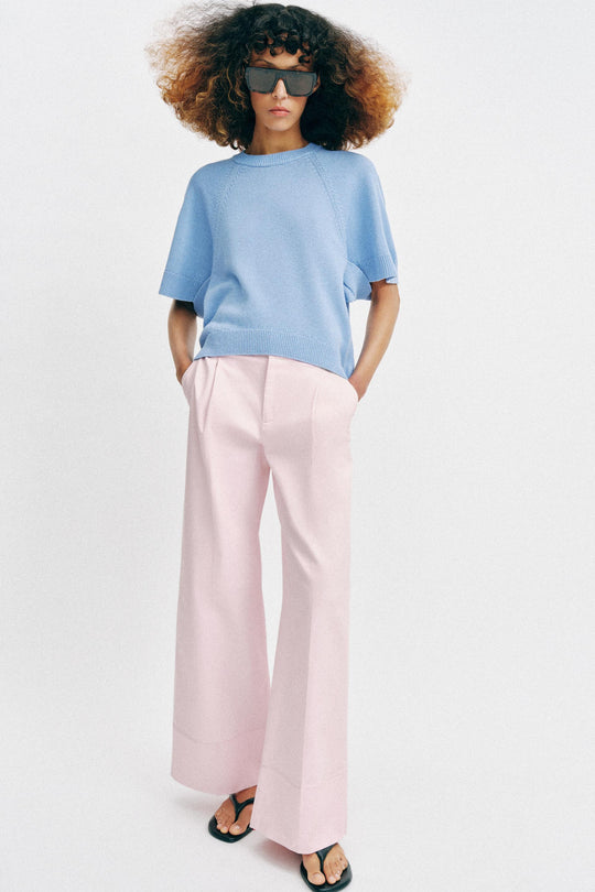Pull en maille à bas arrondi et manches courtes
