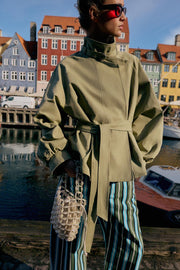 Blouson à col montant avec ceinture