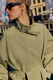 Blouson à col montant avec ceinture