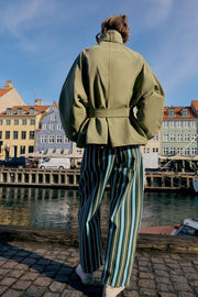 Blouson à col montant avec ceinture