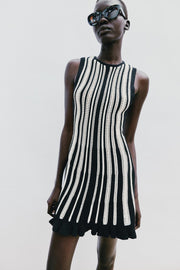 Robe courte en maille rayée