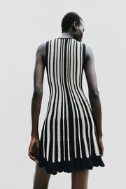 Robe courte en maille rayée