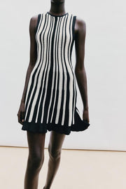 Robe courte en maille rayée