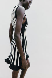 Robe courte en maille rayée