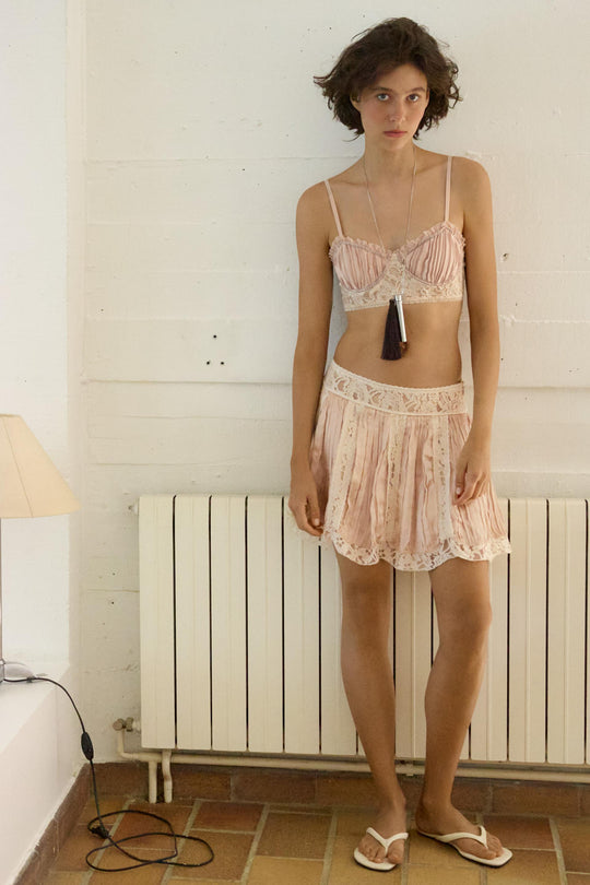 Jupe mini plissée en dentelle à perles