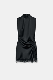 Robe satinée en dentelle