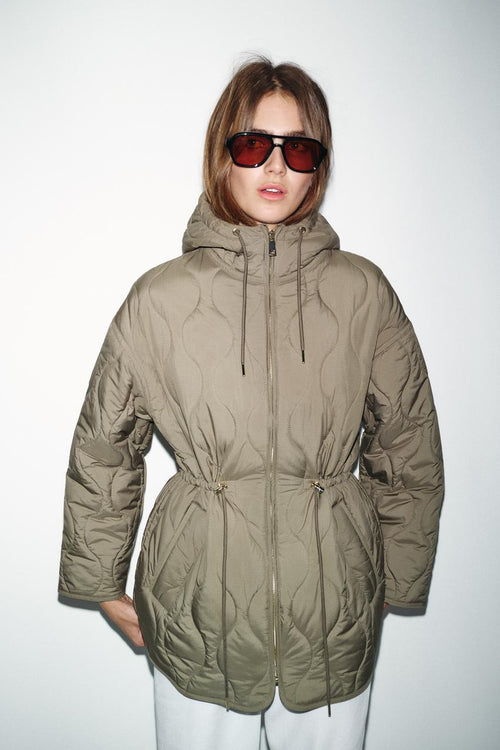 Blouson matelassé à capuche déperlant