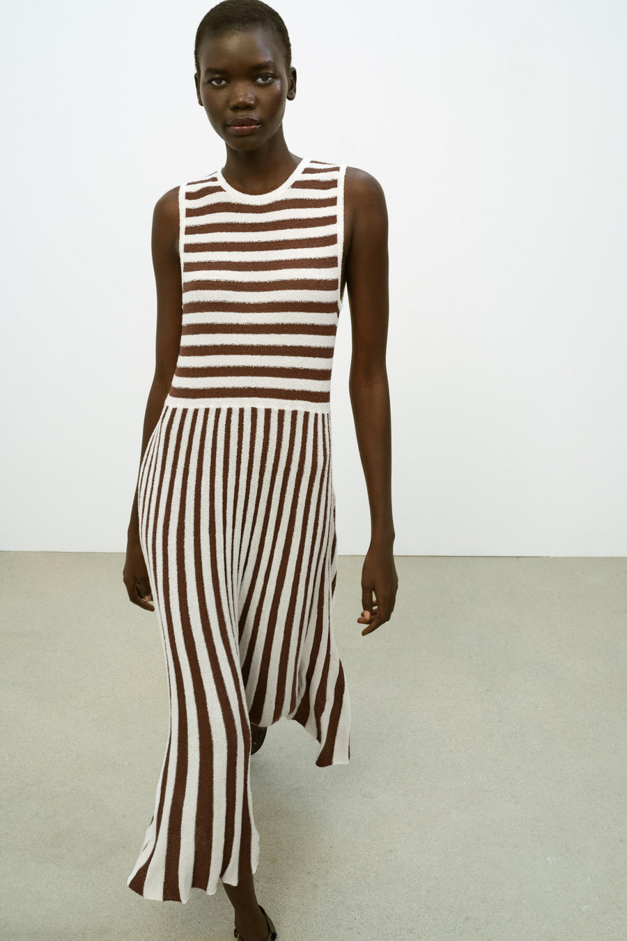Robe longue à rayures plissée texturée