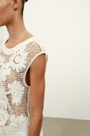 Top au crochet à fleurs