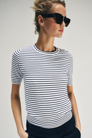 Pull en maille à rayures à manches courtes