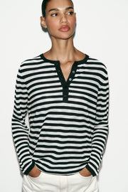 Pull à rayures à boutons