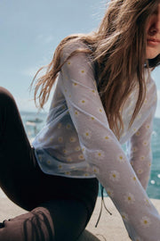 Top en maille semi-transparente à fleurs